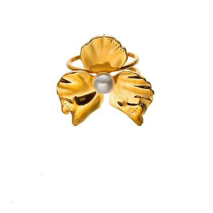 Gold flower-shaped ring with a central white pearl, shown with dimension markings of 2cm and weight information below on a white background.